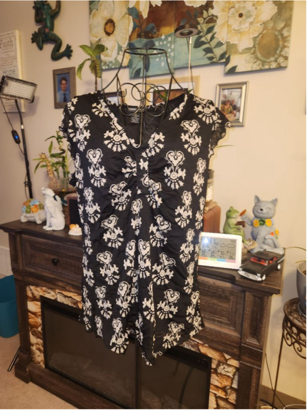 Robert Louis Tunic Top M Black White Floral